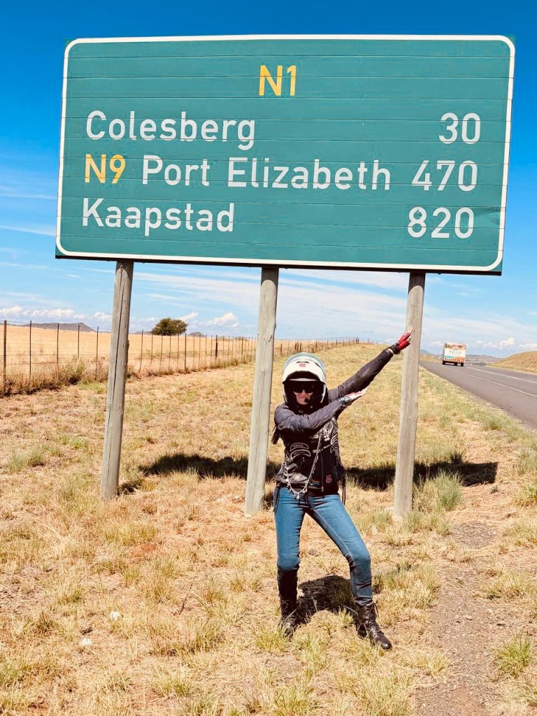 Jacqui Bosch under the N1 sign showing Kaapstad 820